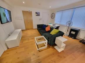 Nicely Furnished City Centre Apartment, Croydon